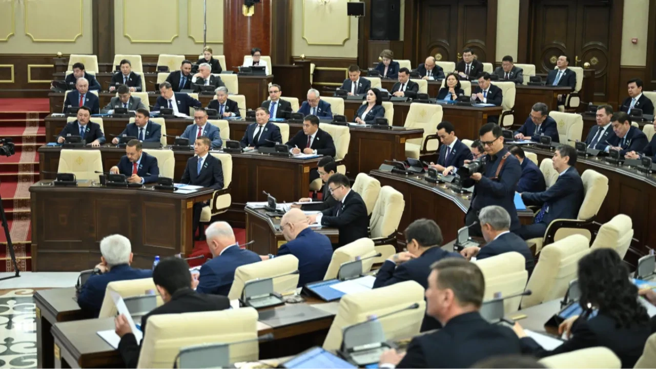 На одного депутата Құрылтай ежегодно будет тратиться 155,3 млн тенге
