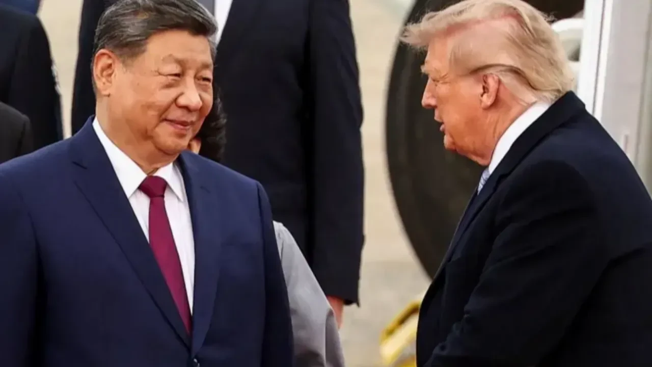 Си Цзиньпин АҚШ-қа барды: Трамп оны әуежайдан өзі қарсы алды