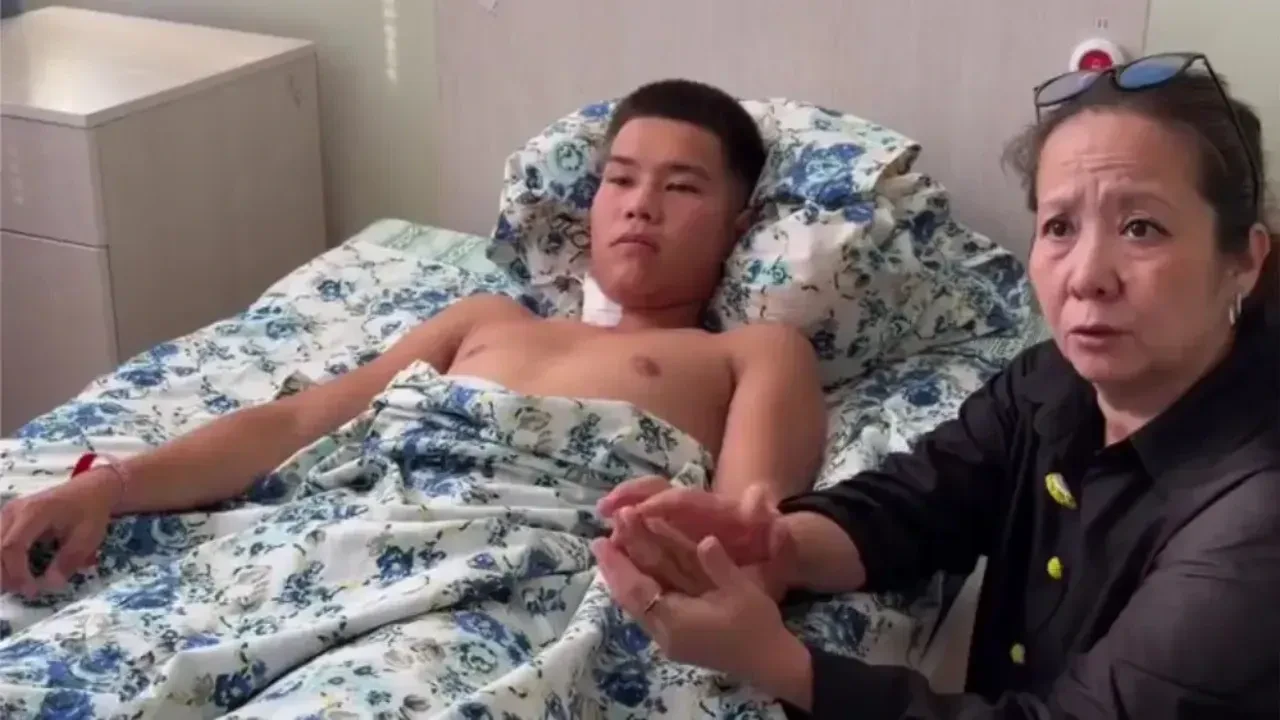 «Сам доплыл до берега»: отец рассказал, как выжил его сын после трагедии на Каспии