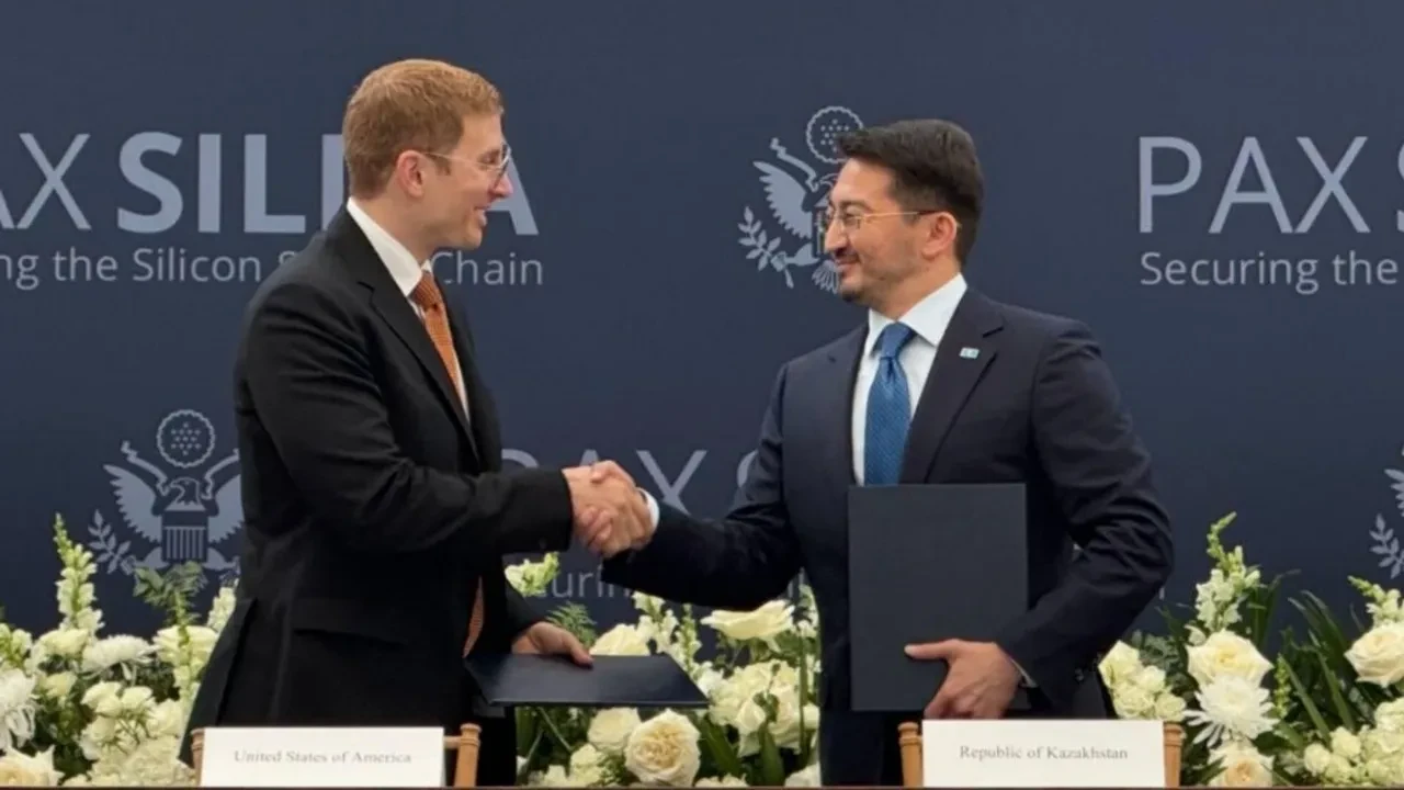Қазақстан ЖИ саласында АҚШ пен Қытайдың бірін таңдай ма: вице-министр жауап берді