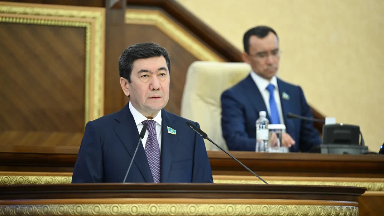 Ерлан Қошанов Қазақстан Халық Кеңесінің төрағасы болып сайланды