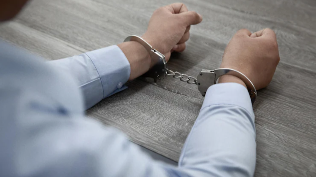 Статья 434: казахстанцев штрафуют и сажают за мат в интернете