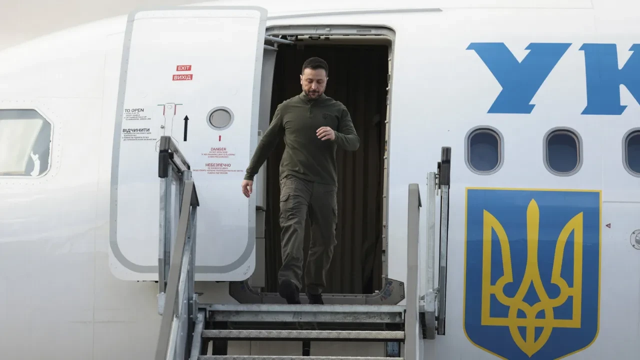 Зеленскийдің ұшағына дрон тие жаздаған